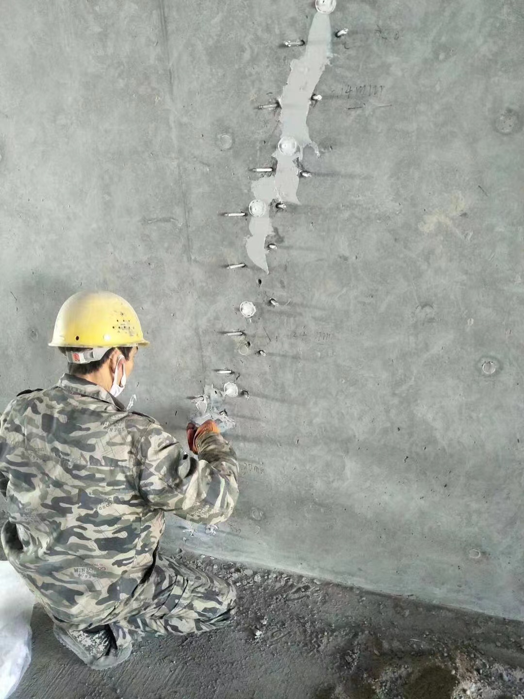 海林混凝土楼板裂缝加固施工的方案